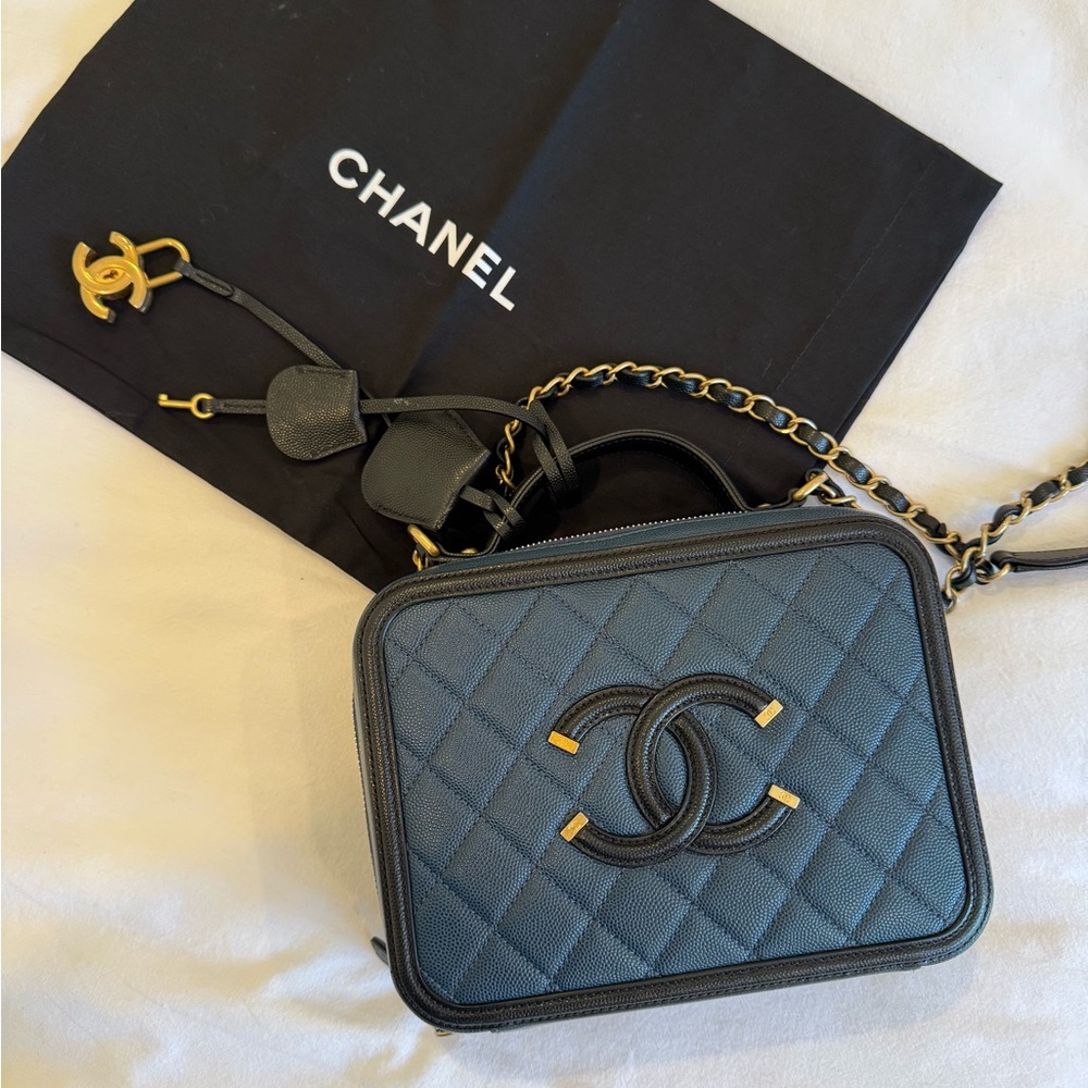 CHANEL Black Quilted Crossbody Bag with Iconic CC Logo